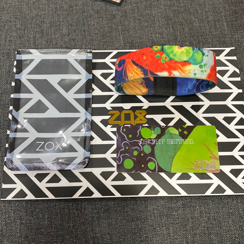 ZOX strap bracelet KEEP SWIMMING #596 with card